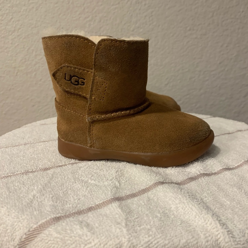 Toddler ugh boots size 6